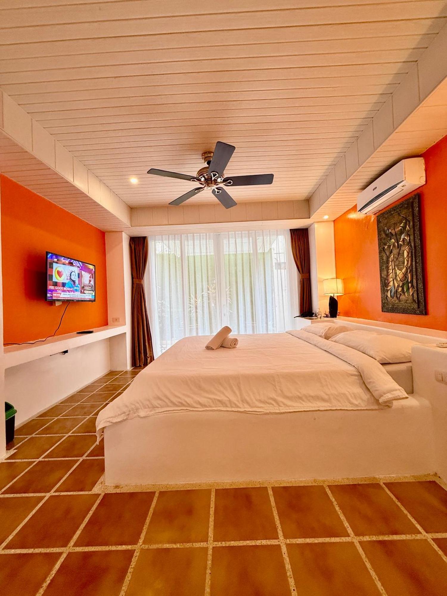 Calypso Beach And Dive Resort Manoc-Manoc Eksteriør bilde