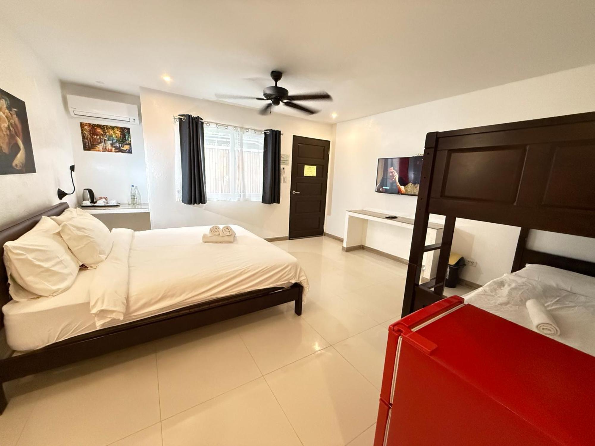 Calypso Beach And Dive Resort Manoc-Manoc Eksteriør bilde