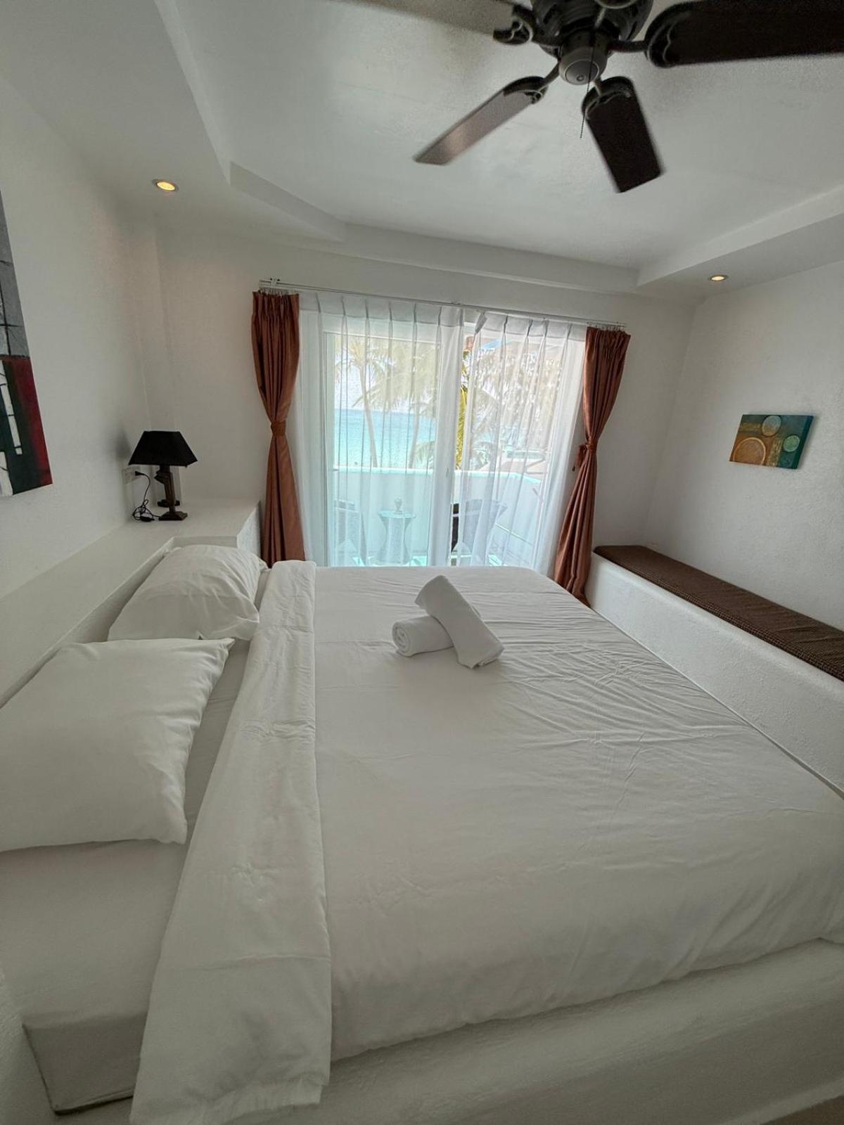 Calypso Beach And Dive Resort Manoc-Manoc Eksteriør bilde